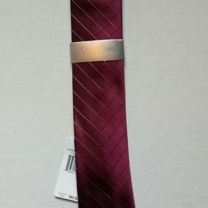 Calvin Klein Men's Etched Windowpane 'B' Silk burg